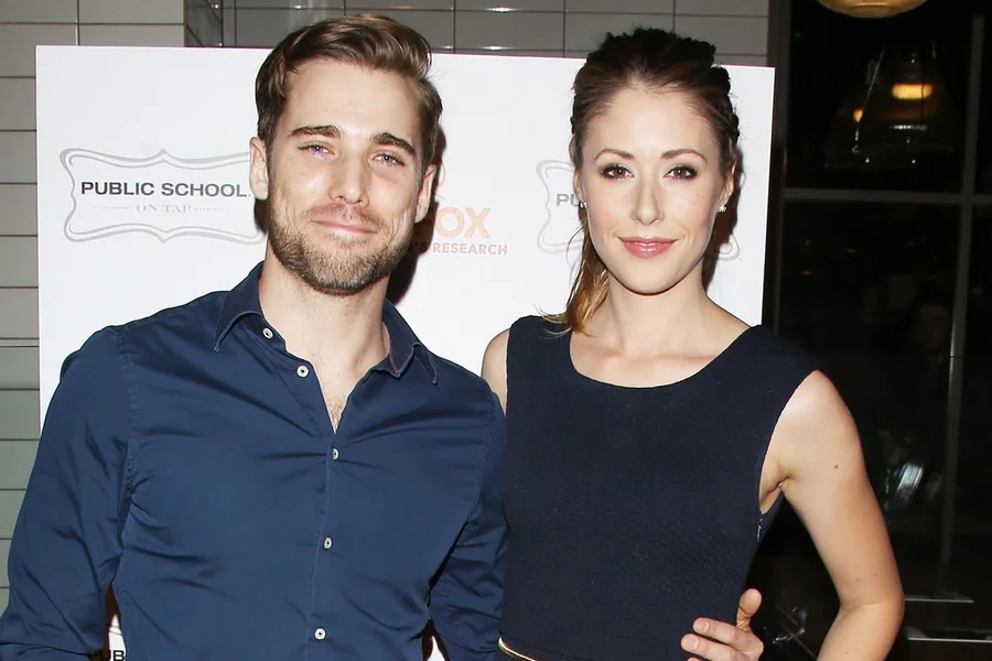 Dustin Milligan Height