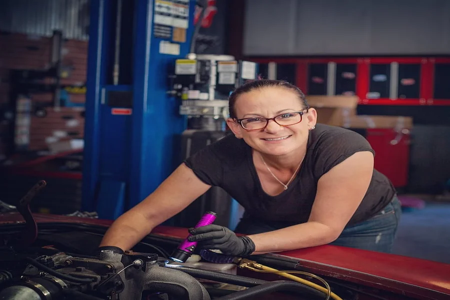 Bogi Lateiner Net Worth: How the Skilled Mechanic Built Her Career and Wealth